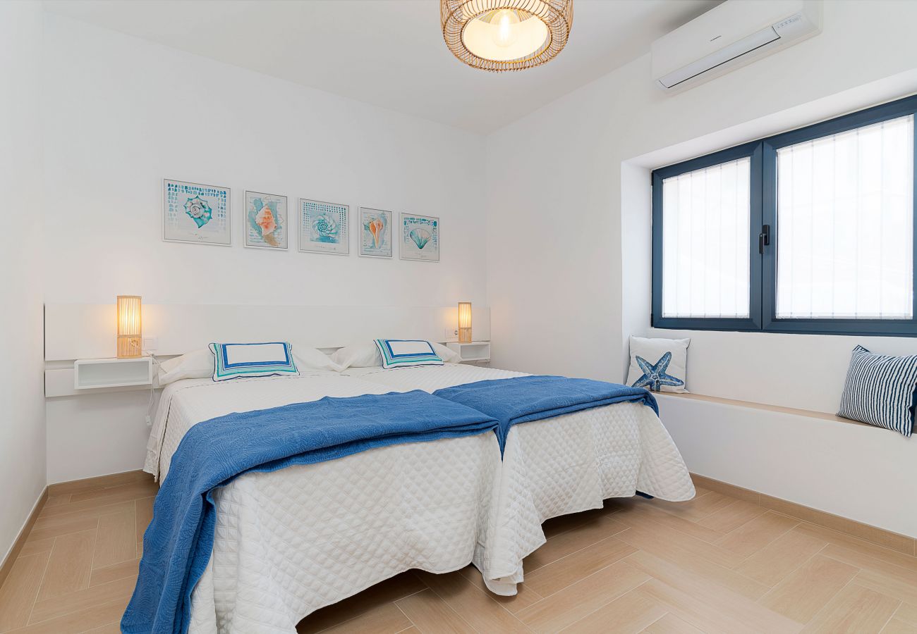 Apartamento en Puerto del Carmen - Apartamento Vista al Muelle by HH - Terrace with s