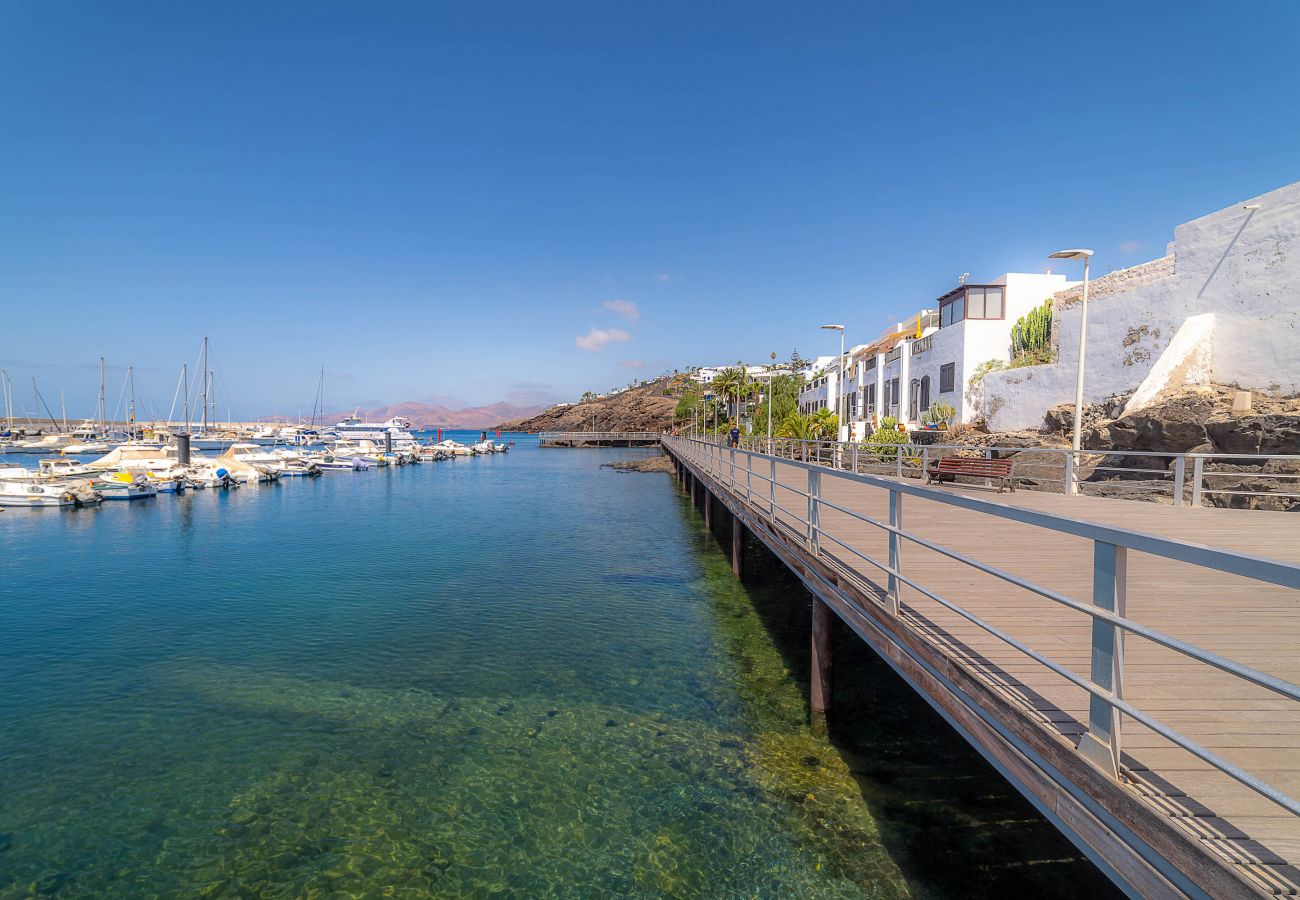 Apartamento en Puerto del Carmen - Apartamento Vista al Muelle by HH - Terrace with s