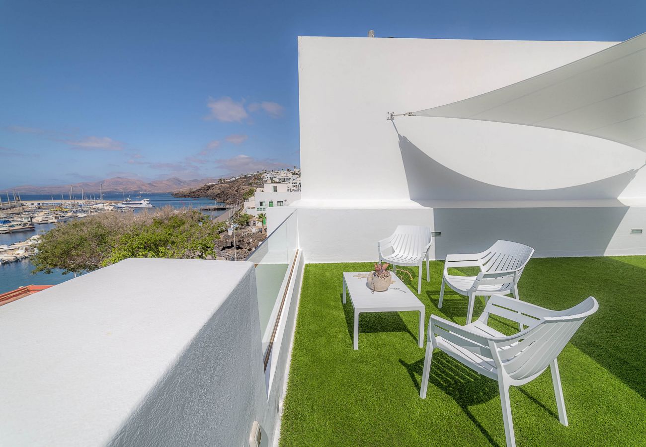 Apartment in Puerto del Carmen - Apartamento Vista al Muelle by HH - Terrace with s