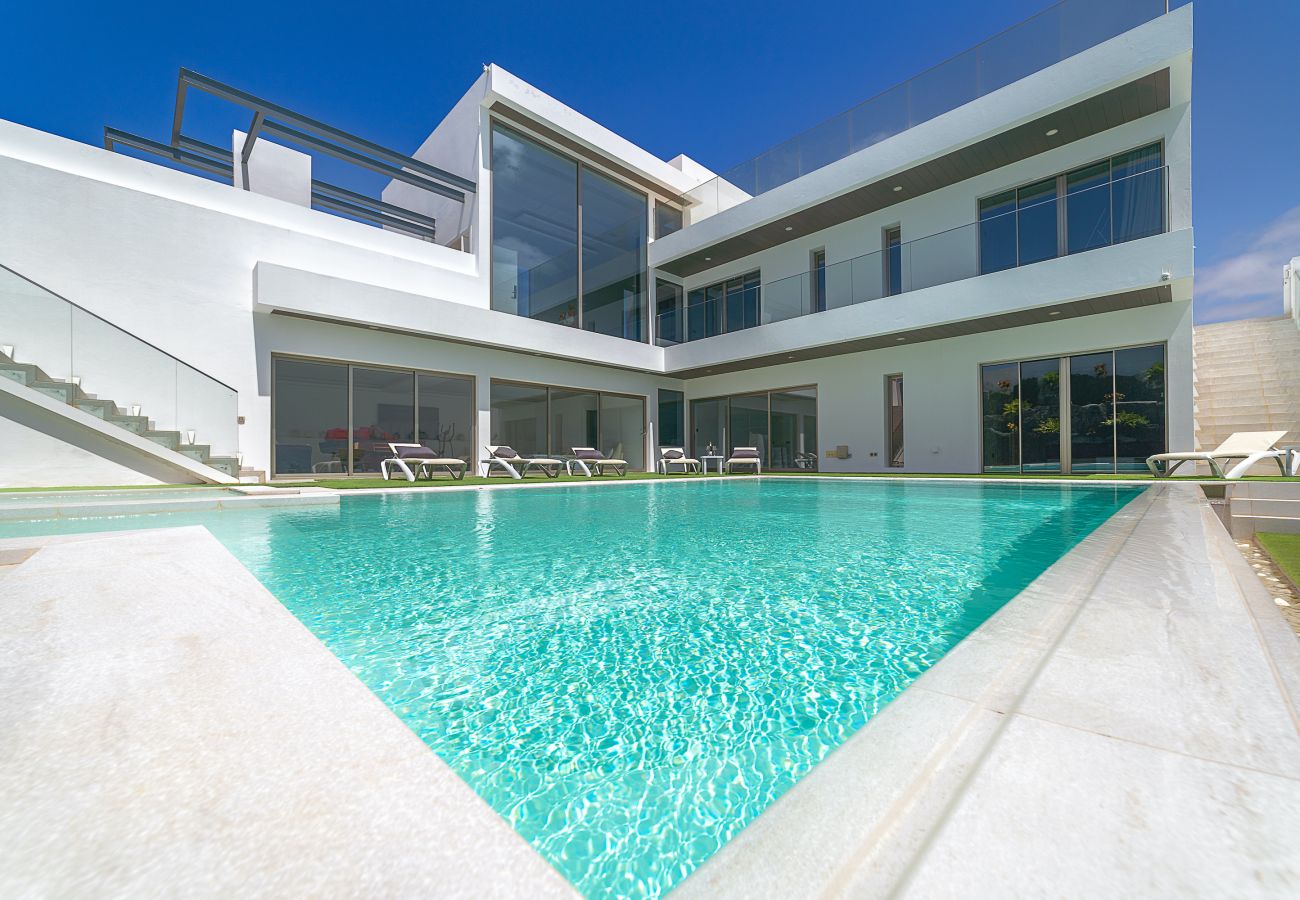 Villa in Costa Teguise - VV Monarca by HH -  Cinema and private pool