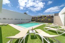 Villa in Costa Teguise - VV Monarca by HH -  Cinema and private pool