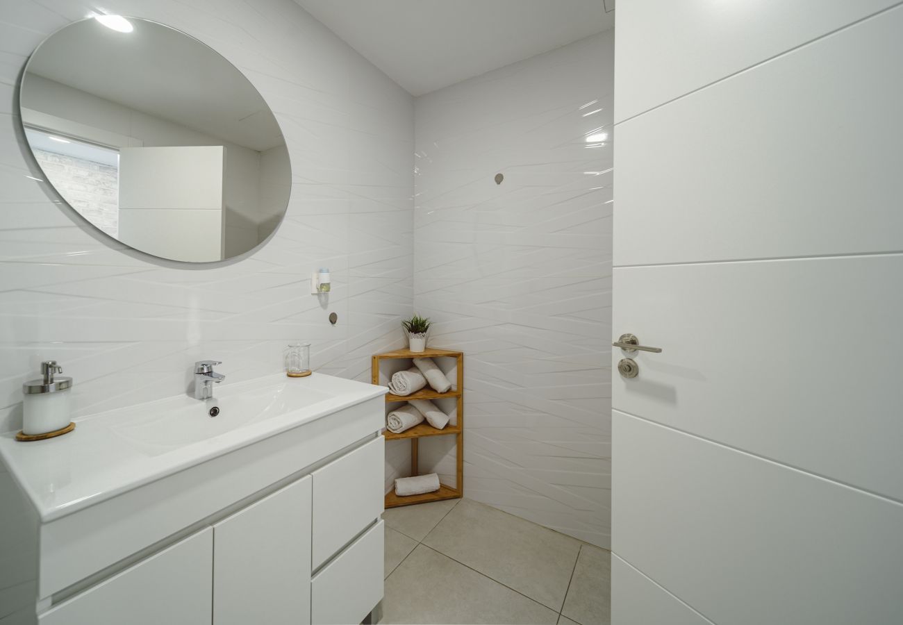 Apartment in Costa Teguise - Apto Rebeca by HH Piscina, AA & Wifi
