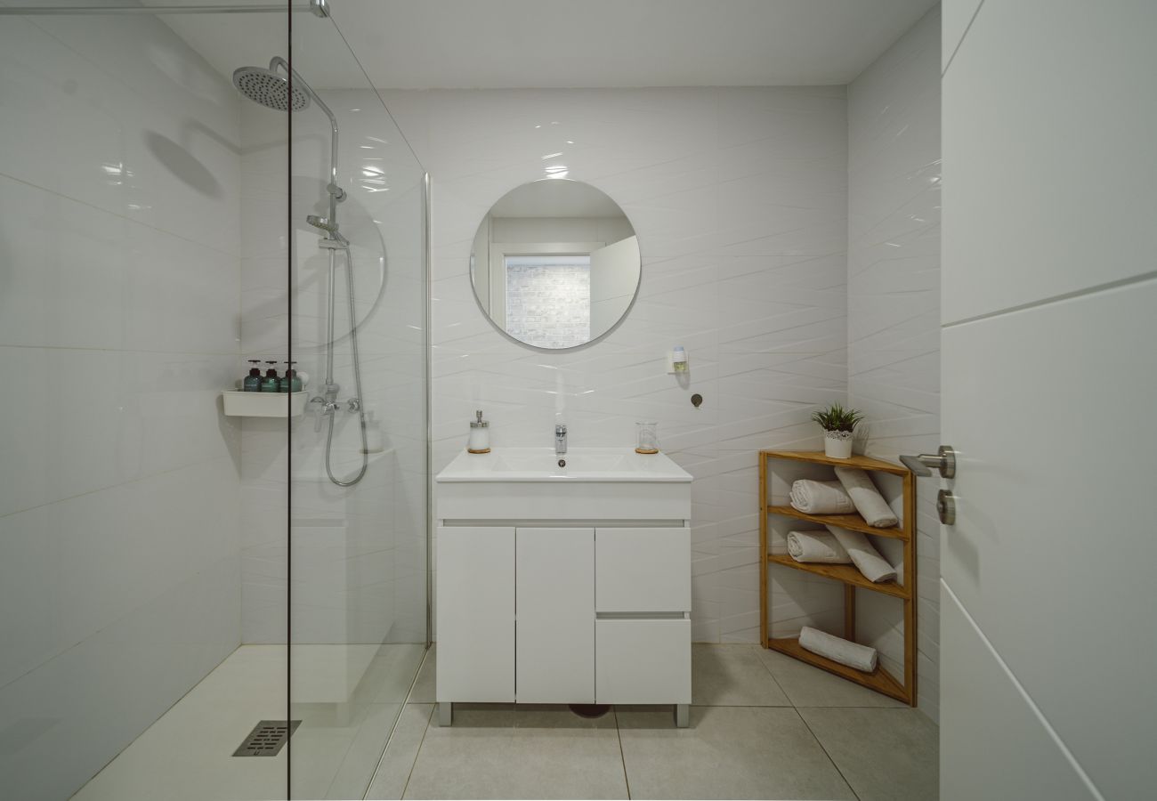 Apartment in Costa Teguise - Apto Rebeca by HH Piscina, AA & Wifi