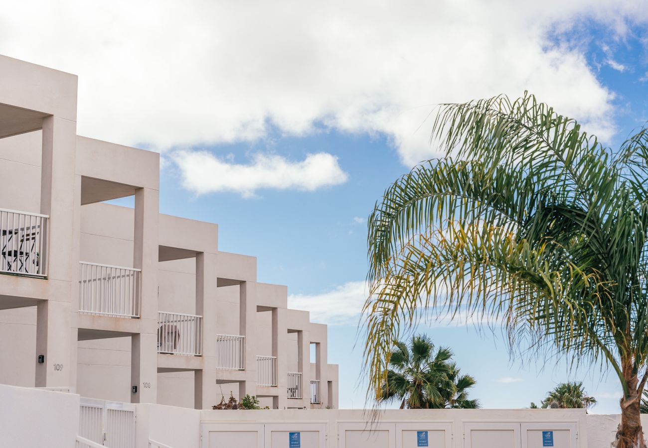 Apartment in Costa Teguise - Apto Rebeca by HH Piscina, AA & Wifi