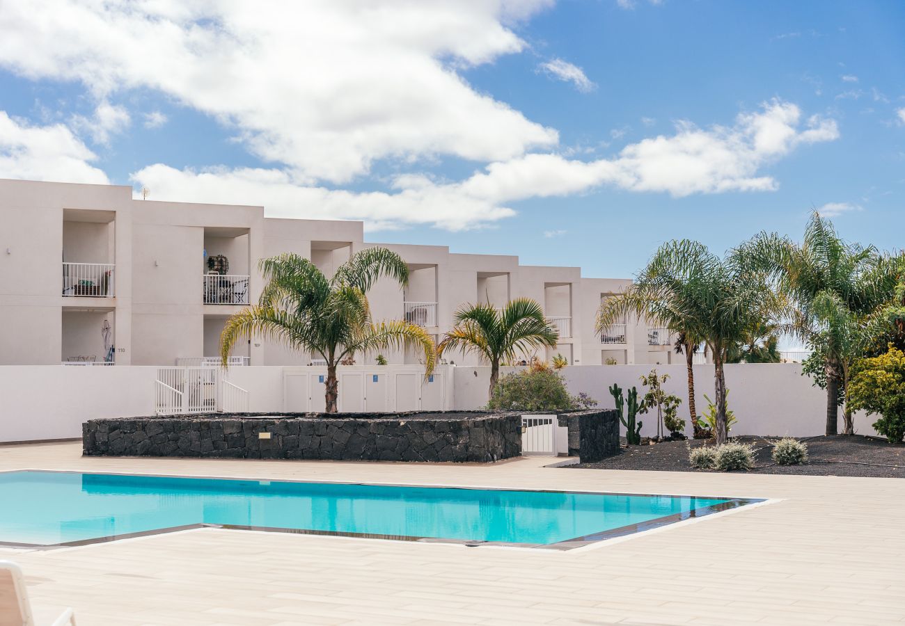 Apartment in Costa Teguise - Apto Rebeca by HH Piscina, AA & Wifi