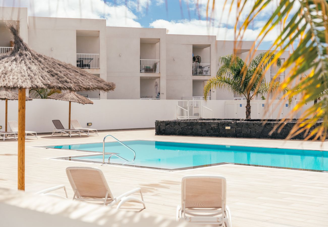 Apartment in Costa Teguise - Apto Rebeca by HH Piscina, AA & Wifi