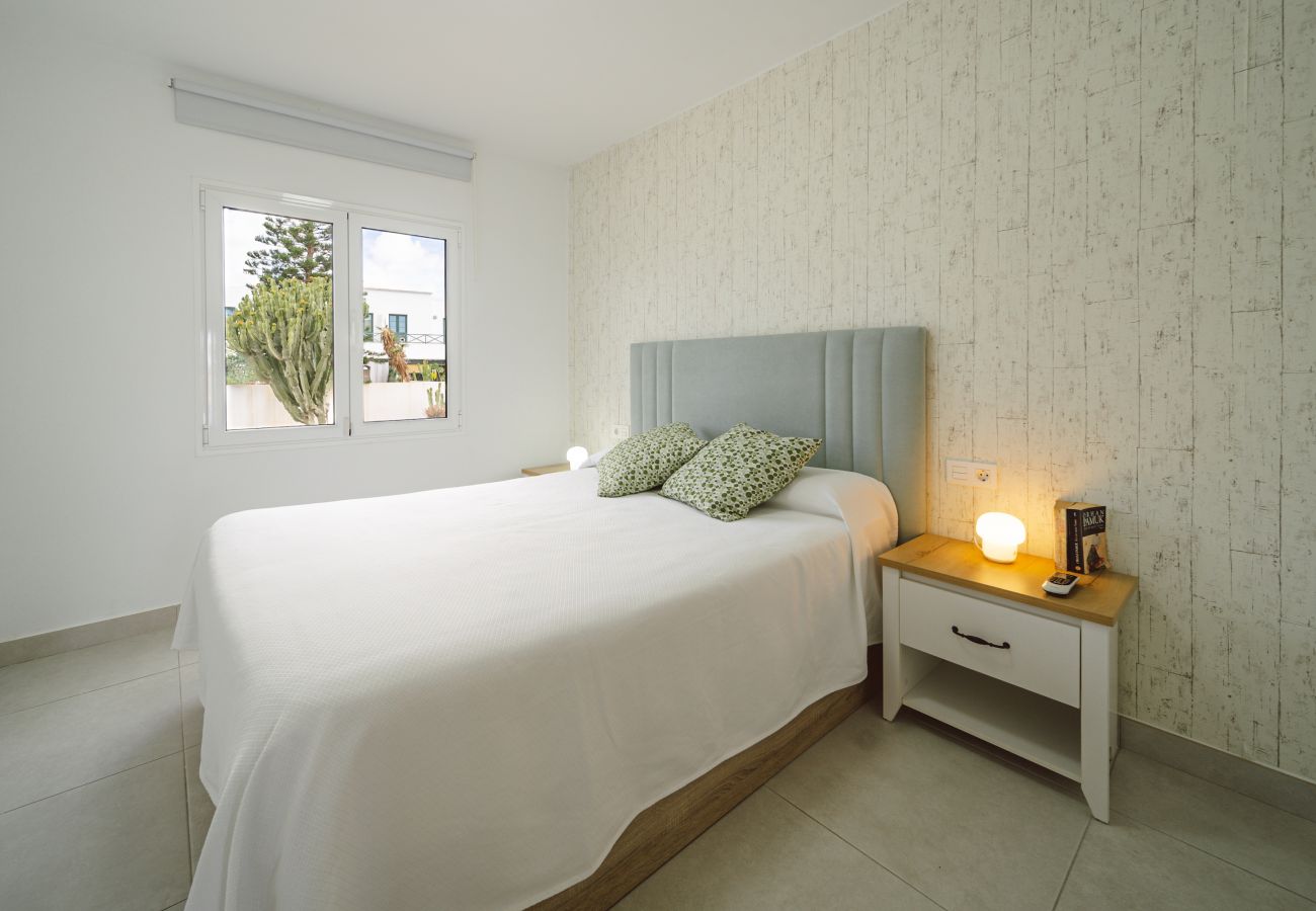 Apartment in Costa Teguise - Apto Rebeca by HH Piscina, AA & Wifi